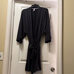 NWOT Elegant Black Women's Robe - size 2X-3X